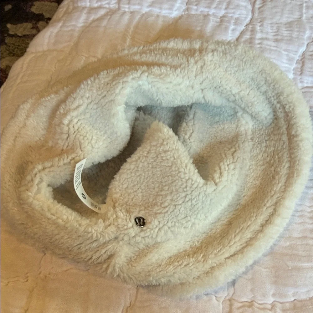 lululemon athletica Women’s Black Bucket Hat with Cream Faux-Fur Trim